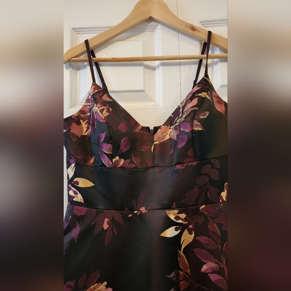 Beautiful plum and gold dress. - Picture 2 of 4